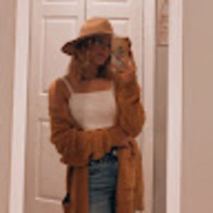 Meet your Posher, Holly